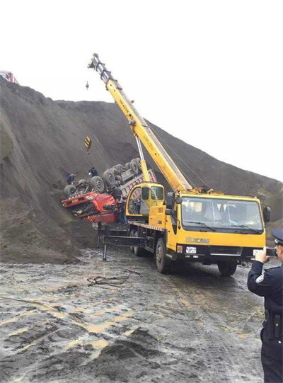 新疆上犹道路救援